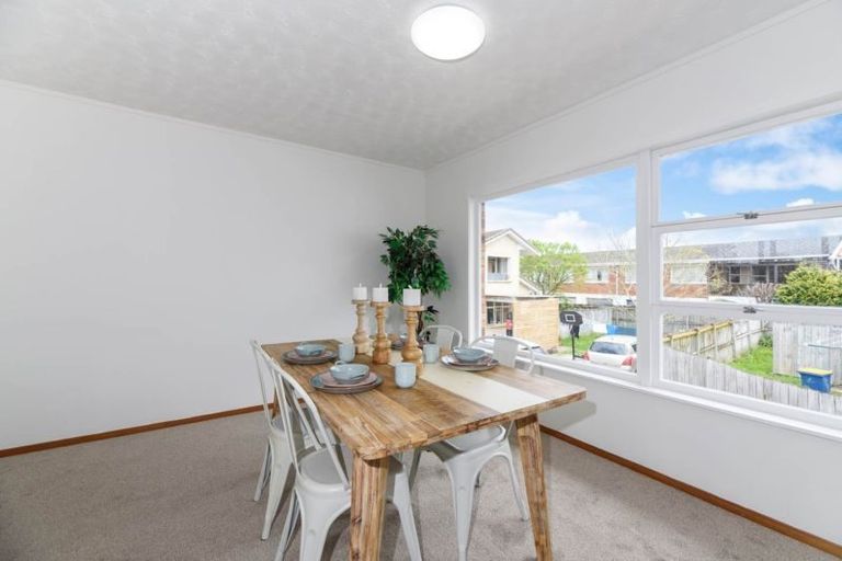 Photo of property in 2/120 Titirangi Road, New Lynn, Auckland, 0600