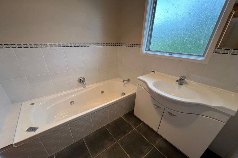 Photo of property in 67 Advene Road, Cockle Bay, Auckland, 2014