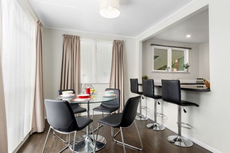 Photo of property in 5 Greenwich Grove, Stokes Valley, Lower Hutt, 5019