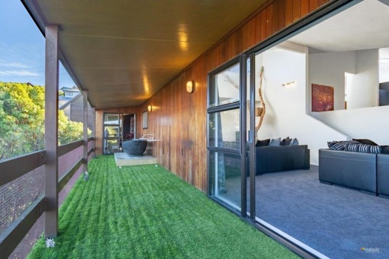 Photo of property in 8 Matuhi Street, Tirohanga, Lower Hutt, 5010