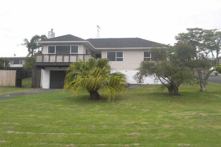 Photo of property in 2 Fairlea Road, Te Atatu South, Auckland, 0610