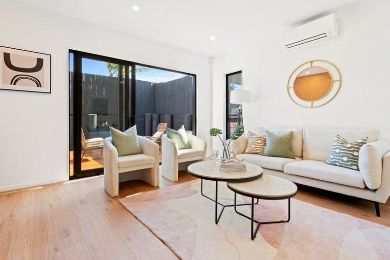 Photo of property in 19f Ellesmere Crescent, Pakuranga Heights, Auckland, 2010