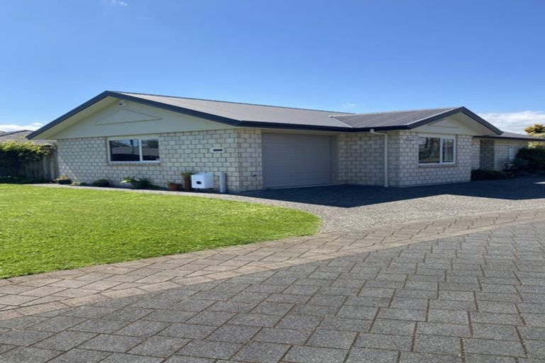 Photo of property in 18 Gilligan Close, College Estate, Whanganui, 4500