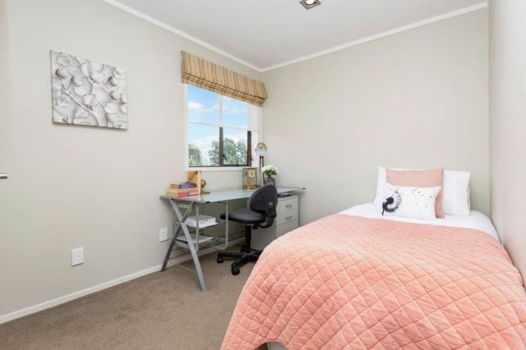 Photo of property in 24 Copperfield Terrace, Mellons Bay, Auckland, 2014