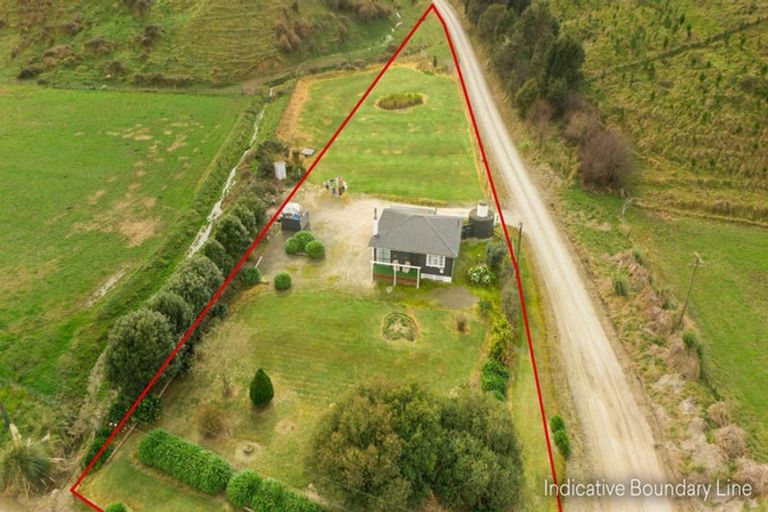 Photo of property in 23 Mangaoae Road, Te Karaka, 4091