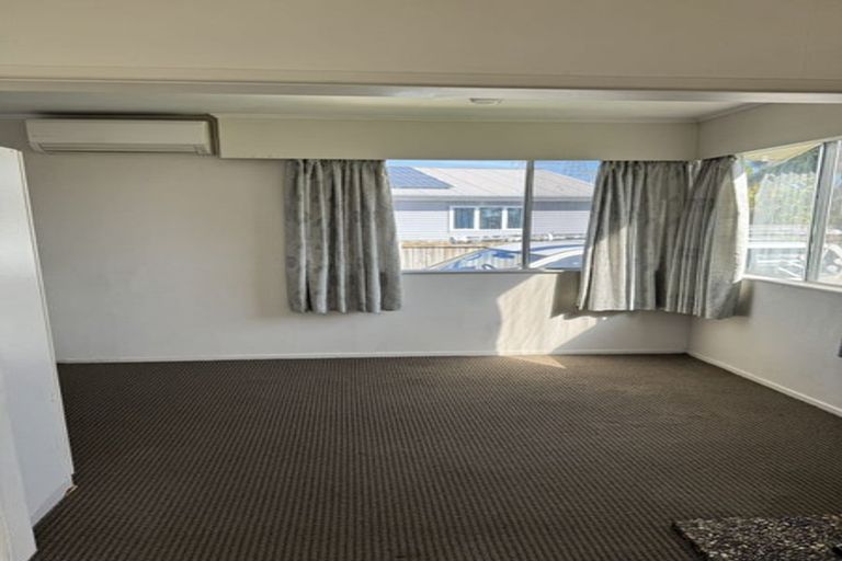 Photo of property in 62 Edgewater Drive, Pakuranga, Auckland, 2010