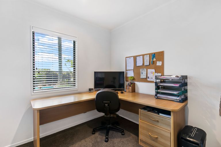 Photo of property in 21 Sartors Avenue, Northcross, Auckland, 0630