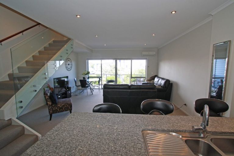 Photo of property in The Strand, 3/16 Ronald Street, Strandon, New Plymouth, 4312