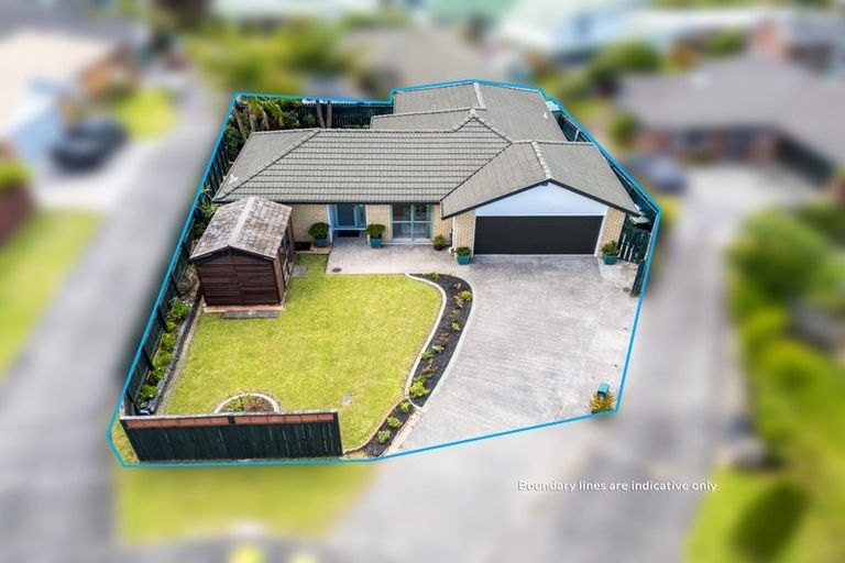 Photo of property in 28 Heversham Place, Glendene, Auckland, 0602