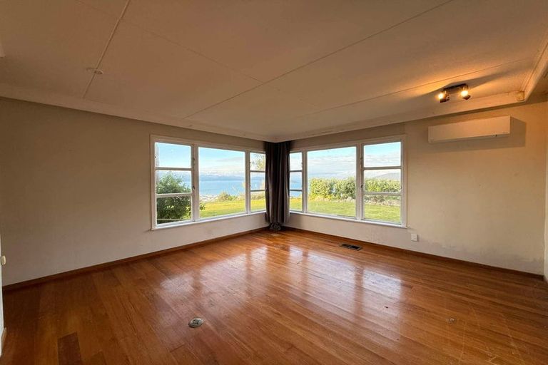 Photo of property in 17 Rakeiora Grove, Korokoro, Lower Hutt, 5012
