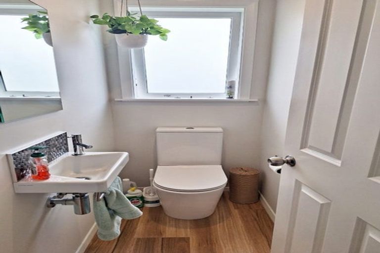 Photo of property in 28 John Street, Trentham, Upper Hutt, 5018