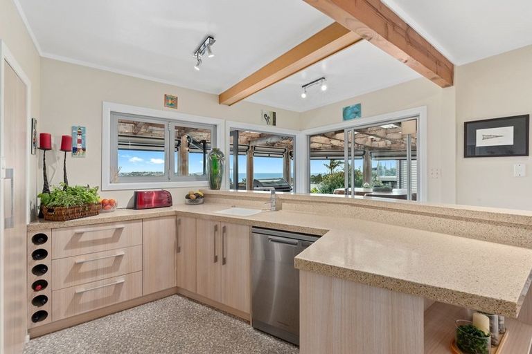 Photo of property in 11a Mizpah Road, Waiake, Auckland, 0630