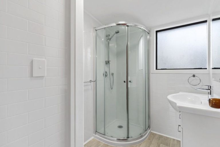 Photo of property in 22 Randal Place, Bayview, Auckland, 0629