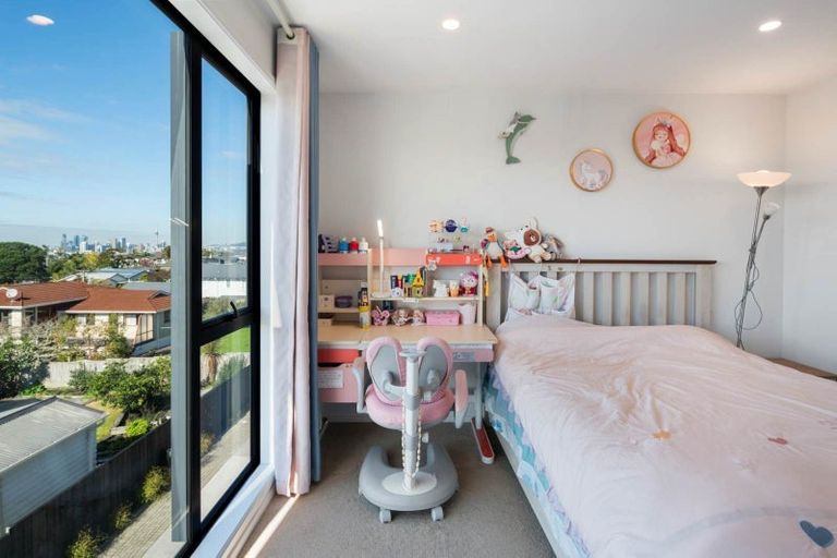 Photo of property in 4/128 Onewa Road, Northcote, Auckland, 0627