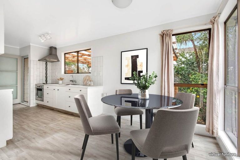 Photo of property in 19 Benita Place, Sunnyvale, Auckland, 0612