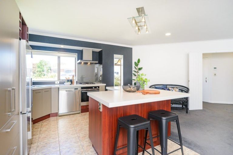 Photo of property in 7 Walnut Grove, Kelvin Grove, Palmerston North, 4414