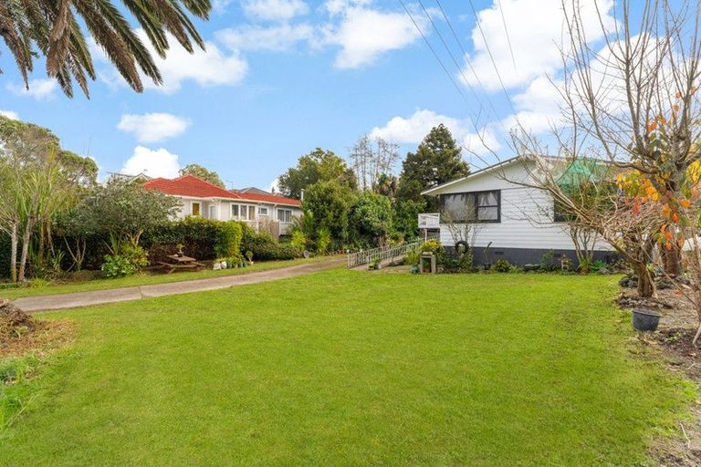 Photo of property in 4 Palmer Avenue, Glen Eden, Auckland, 0602