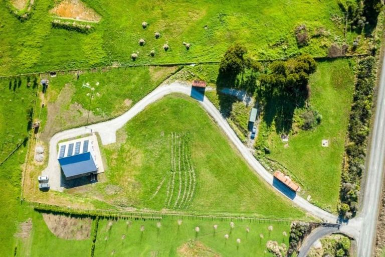 Photo of property in 635 Settlement Road, Kaiwaka, 0573