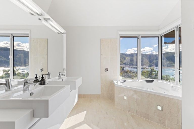 Photo of property in 362b Waikawa Road, Waikawa, Picton, 7220