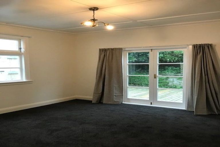 Photo of property in 46 Queens Drive, Lyall Bay, Wellington, 6022