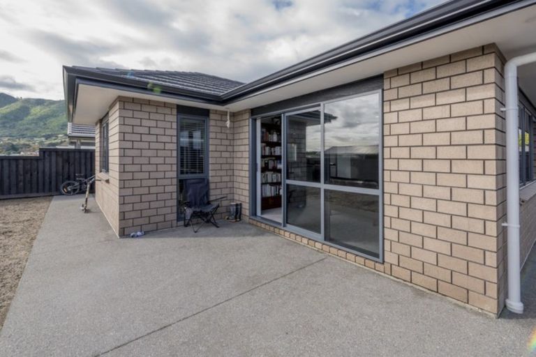 Photo of property in 53 Waipunahau Road, Waikanae, 5036