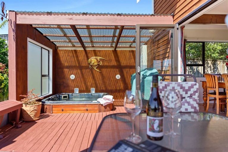 Photo of property in 77 Aorangi Road, Paraparaumu, 5032