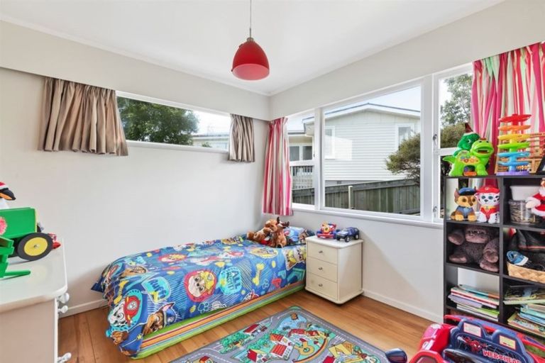 Photo of property in 18 Glenamoy Crescent, Johnsonville, Wellington, 6037