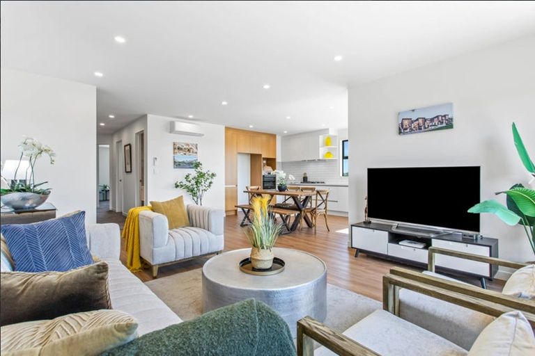 Photo of property in 2 Irwin Lane, Windsor Park, 0632