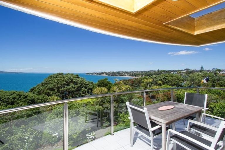 Photo of property in 2/19 Churchill Road, Murrays Bay, Auckland, 0630