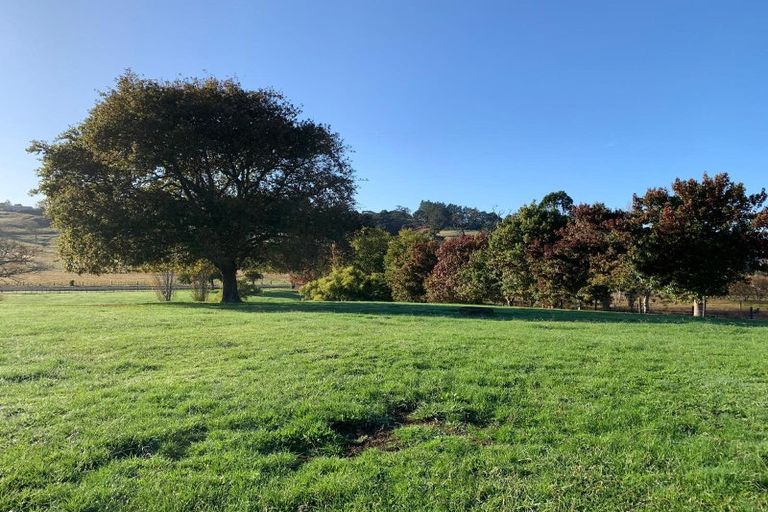 Photo of property in 154 Awa Road, Kumeu, 0891