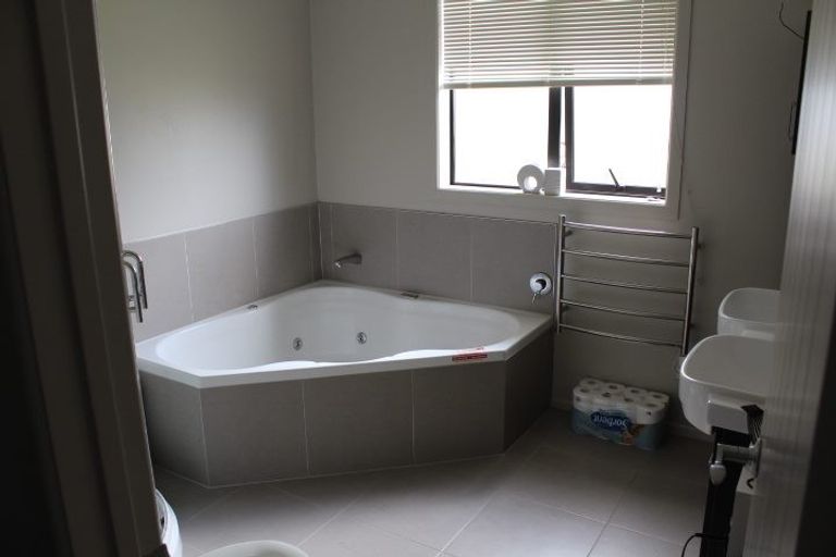 Photo of property in 102 Barrington Drive, Huntington, Hamilton, 3210