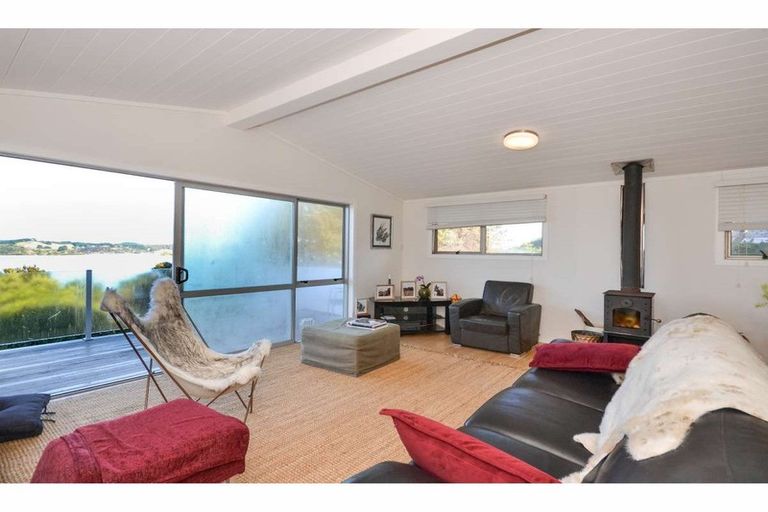 Photo of property in 84 Doves Bay Road, Kerikeri, 0294