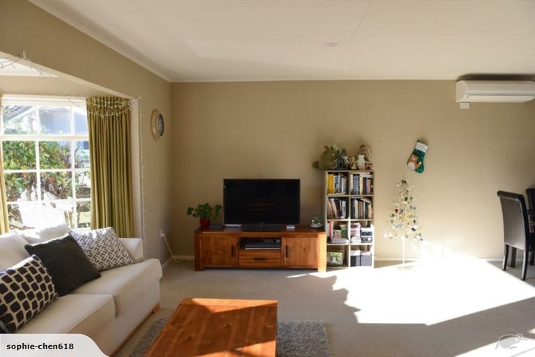 Photo of property in 51 Sunbrae Drive, Silverstream, Upper Hutt, 5019