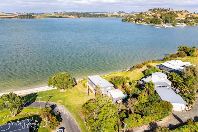 Photo of property in 1 Rigby Street, Whakapirau, 0583