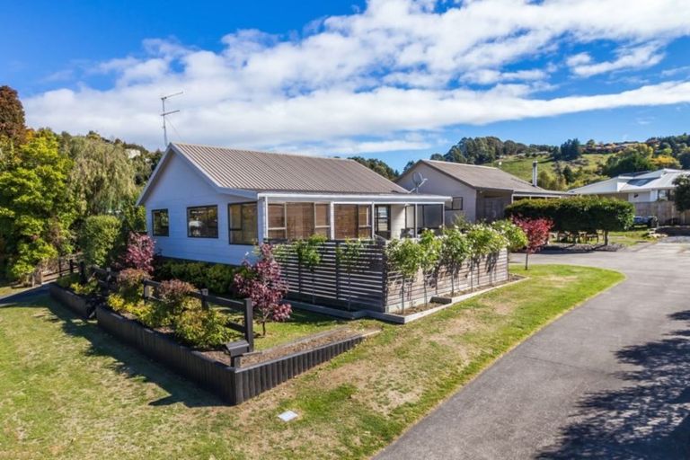 Photo of property in 3a Dorothy Drive, Acacia Bay, Taupo, 3330