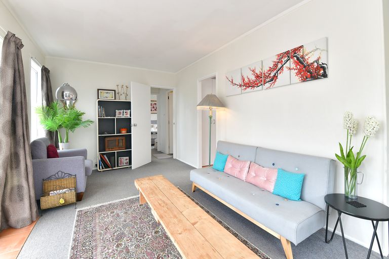 Photo of property in 998 Whangaparaoa Road, Tindalls Beach, Whangaparaoa, 0930