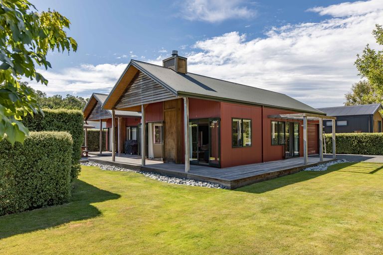 Photo of property in 4 Ryton Place, Lake Coleridge, 7572