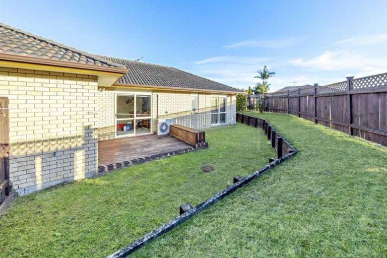Photo of property in 12 Ironstone Place, Randwick Park, Auckland, 2105
