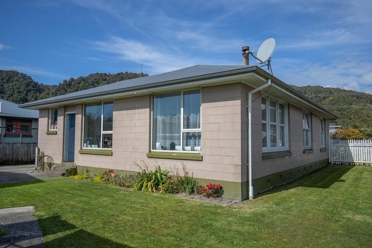 Photo of property in 54 Richmond Street, Cobden, Greymouth, 7802