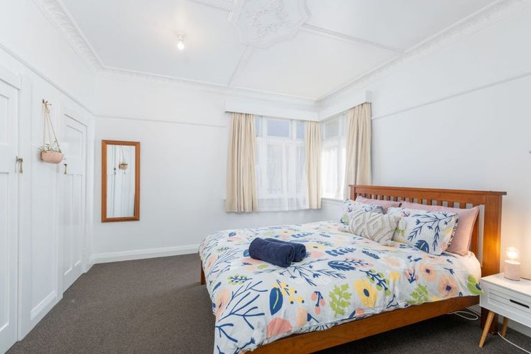 Photo of property in 24 Riddlers Crescent, Petone, Lower Hutt, 5012