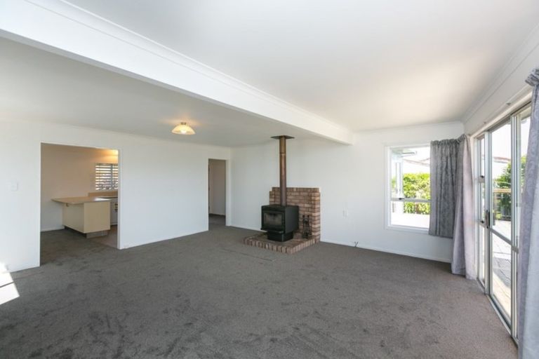 Photo of property in 16 Saint Ives Grove, Whalers Gate, New Plymouth, 4310