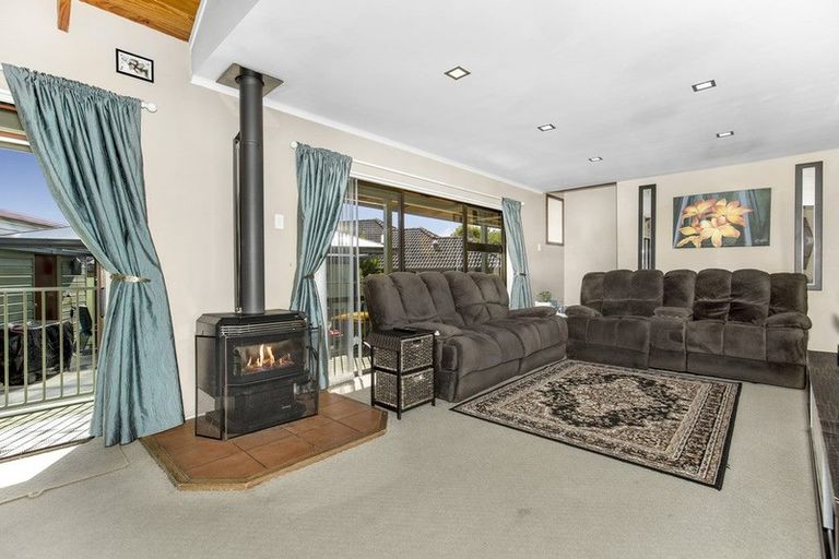 Photo of property in 16 Muirfield Street, Wattle Downs, Auckland, 2103