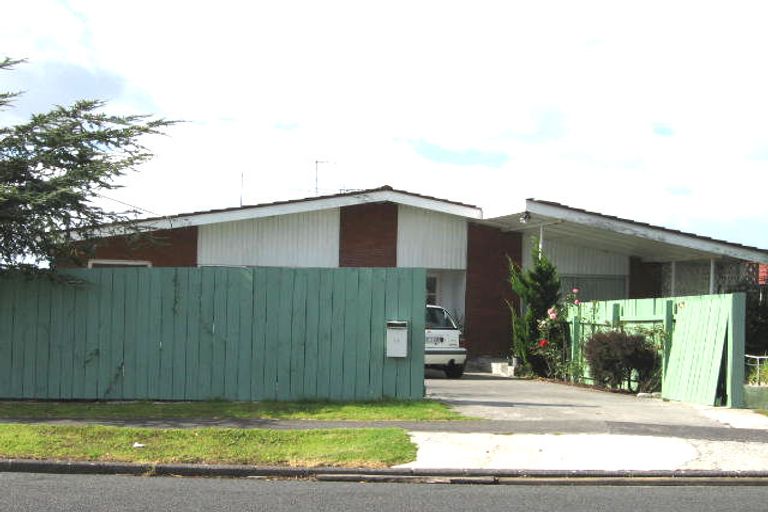 Photo of property in 13 Sunset Road, Totara Vale, Auckland, 0632