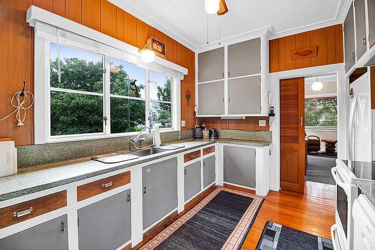 Photo of property in 33 Rogan Street, New Plymouth, 4310