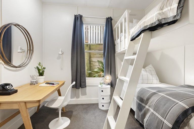 Photo of property in 22 Matipo Street, Eastbourne, Lower Hutt, 5013