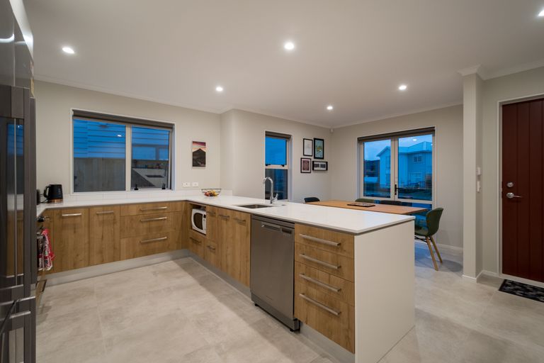 Photo of property in 6 Vincent Mcgrath Crescent, Swanson, Auckland, 0614