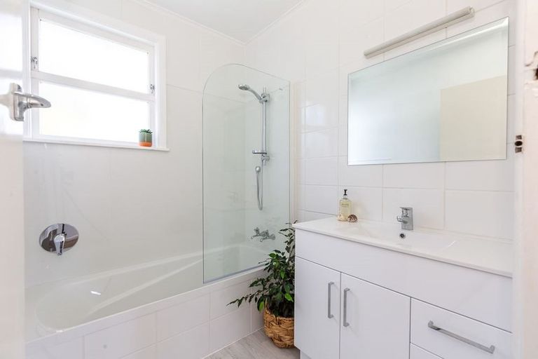 Photo of property in 1/73a Salisbury Road, Birkdale, Auckland, 0626