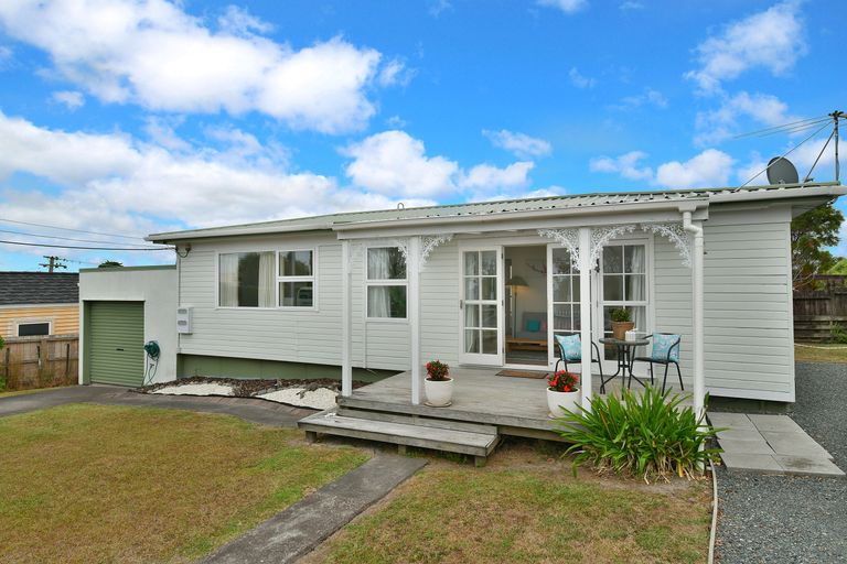 Photo of property in 998 Whangaparaoa Road, Tindalls Beach, Whangaparaoa, 0930