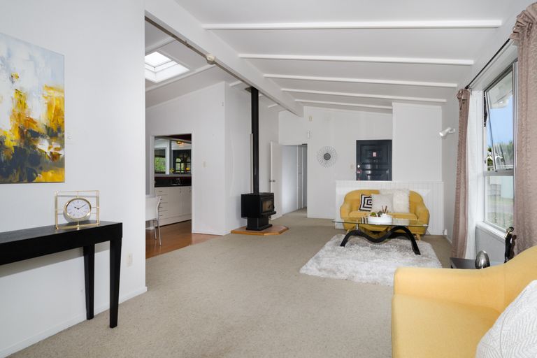 Photo of property in 22 Vina Place, Massey, Auckland, 0614