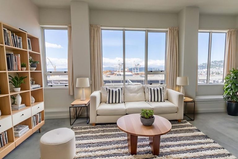 Photo of property in Stadium Garden Flats, 210/107 Thorndon Quay, Pipitea, Wellington, 6011